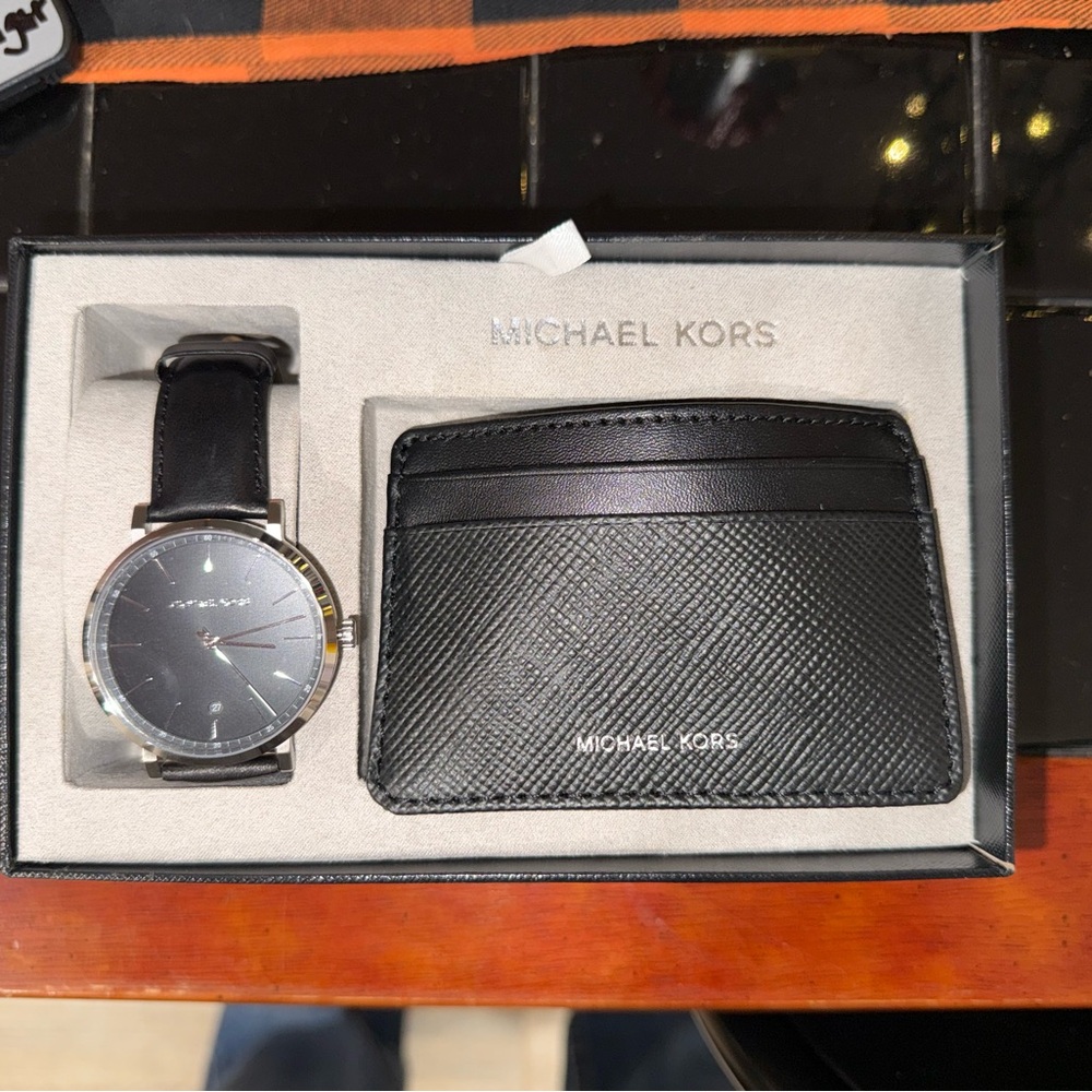 Michael Kors Men’s Watch and Wallet Gift Set
